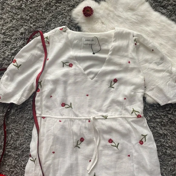 NWT SugarLips Emagine Embroidered Floral Mini Driss - Picture 3 of 9